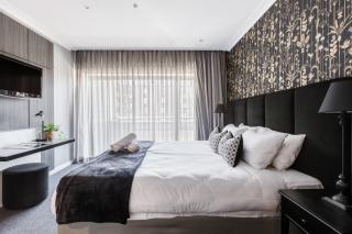 Modern Nomads Elegant Studio in the Heart of CBD with Pool & Balcony - 0