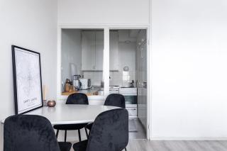 1BR Apartments next to Railway Station, Free Parking, Balcony - 6
