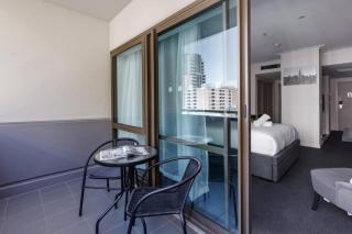 Modern Nomads Central Melbourne Urban Studio with Balcony - 7