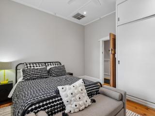 The Calton Bungalow - 3br Heritage Stay in Gawler - 3