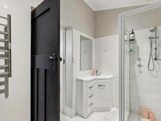 The Calton Bungalow - 3br Heritage Stay in Gawler - 1
