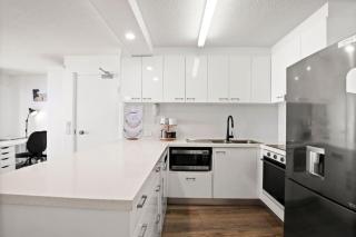 Lindomare Unit 10, 11 Orvieto Tce, Kings Beach - 4
