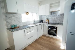 Anzac Oasis- Near Adelaide Airport & Glenelg - Short Stay Holiday Apartment or Workcation - 6