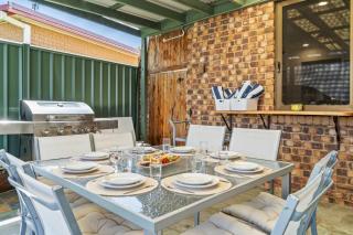 Canal-Side Mooloolaba Escape Pool & Dog-Friendly - 2