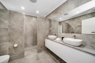 Idalia Oasis: 4BR Family Retreat with Garden Bliss - 9