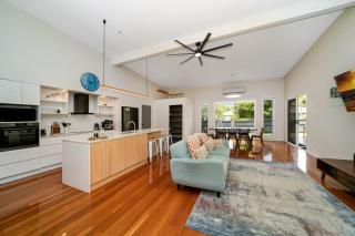 Idalia Oasis: 4BR Family Retreat with Garden Bliss - 3