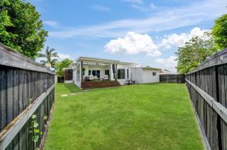 Idalia Oasis: 4BR Family Retreat with Garden Bliss - 1