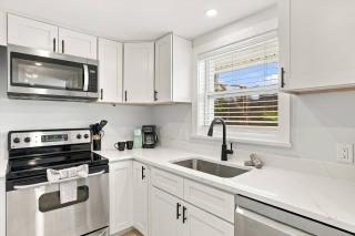 Full Duplex, Steps to the Beach, King Bed Masters - 3