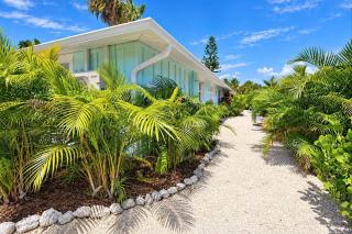 Full Duplex, Steps to the Beach, King Bed Masters - 9