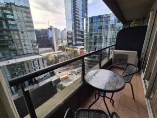 Stunning 3-Bedroom apartment, City Views, Walk to Crown &CBD - 9