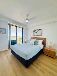 Stunning Water Views - Quiet 2Bed 2Bath - Sleeps 5 - 8