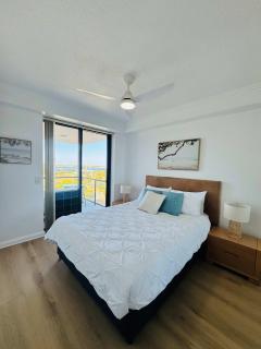 Stunning Water Views - Quiet 2Bed 2Bath - Sleeps 5 - 5