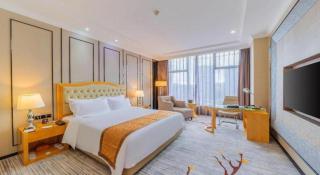 Golden Phoenix International Hotel - 2