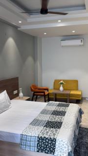 Thelayovergurgaon - 1