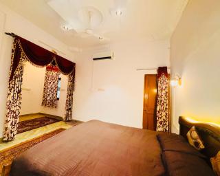 Shringar Studio Homestay - 4