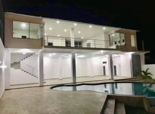 Casa Buda, moderna con piscina cerca de Parque la Rotonda y Jardín Botánico - 0