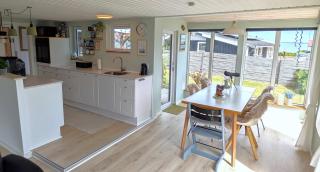 Cozy Holiday Home Near The Beach - 9