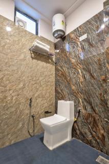 HotelMaple Leaf Newly Built With Luxury Restaurant Near Khatipura Railway Station - 8