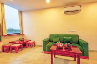 HotelMaple Leaf Newly Built With Luxury Restaurant Near Khatipura Railway Station - 1