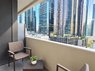 Bright 1BR1BA in MEL CBD Balcony wifi Pool - 4