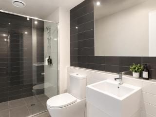 Bright 1BR1BA in MEL CBD Balcony wifi Pool - 5