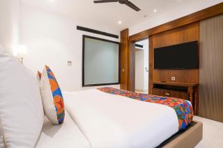 Fabhotel Prime Kings Court - 2