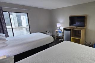 Days Inn & Suites by Wyndham Tampa Fairground-Casino-Ybor - 6