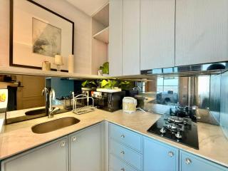 Luxury 1 Icon Stylish 1BR Apartment in Tunjungan Plaza 6 Surabaya City Centre by Le Ciel Hospitality - 2