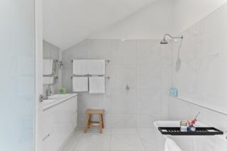 Little Ness - 3BR Heritage Home Near CBD - 5