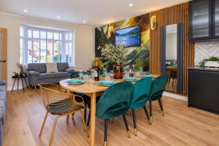 The Dodsworth modern 4 bedroom house, sleeps 8 - 9