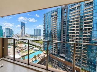 Opera Apartment 2 bedrooms bridge view - 9