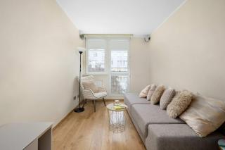 A bright apartment with a pressure coffee machine by Noclegi Renters - 3