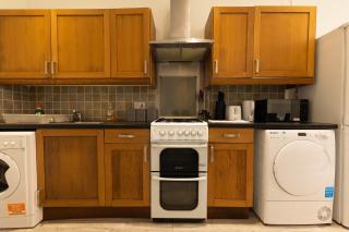 Spacious 1BR Apartment Paisley - 4