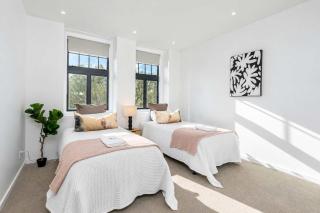The Primrose Parlor Stylish Heart of the CBD - 7
