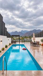 Azure Escape - Swimming Pool with Sea and Mountain view - Al Dana Island Fujairah - 0
