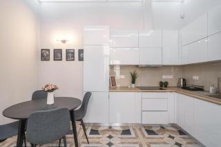 Bright Downtown Hideaway - Steps from Basilica - 2