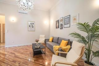 Bright Downtown Hideaway - Steps from Basilica - 9