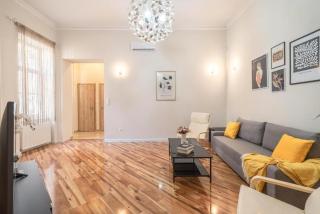 Bright Downtown Hideaway - Steps from Basilica - 5