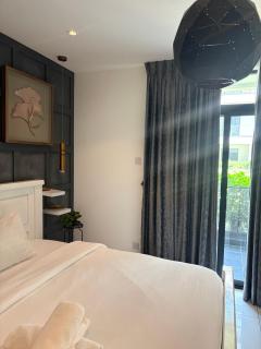 Happy Apartments at Embassy Gardens - 7