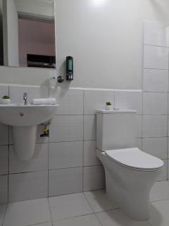 Bubble Haven Stays, Boho, cozy, luxe studio Garden City Mall - 5