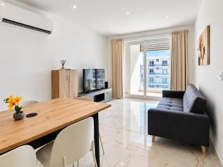 Modern 3Bed, 3Bath Apartment near Gzira Promenade - 0