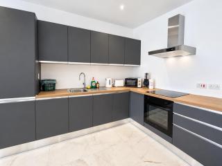 Modern 3Bed, 3Bath Apartment near Gzira Promenade - 4