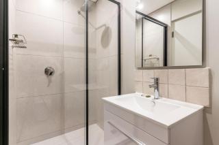 The Rose 602: Modern City Apartment with Views - 1