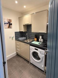 1MP-Stylish 1-Bed Apartment in the Heart of Batley - 7