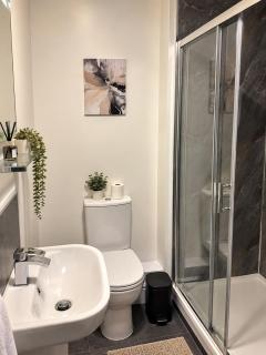 1MP-Stylish 1-Bed Apartment in the Heart of Batley - 4
