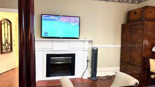 Barker House Suite 3,In the Heart of Old-Town - 4