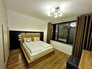 Luna Retreat - 1