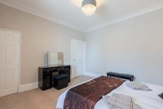 Scotston Villa 5 bedroom house with large private back garden and hot tub - Forfar - 2