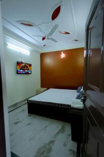 Modern 2BHK AC Dwarka palam metro & Airport Delhi - 6