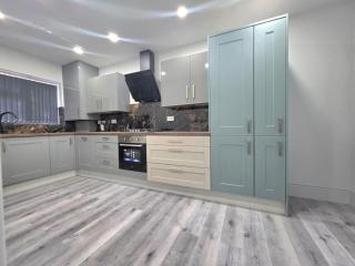 New 3 Bed Home, Sleeps 6, 2 Bath, Free Parking, Private Gated - 0